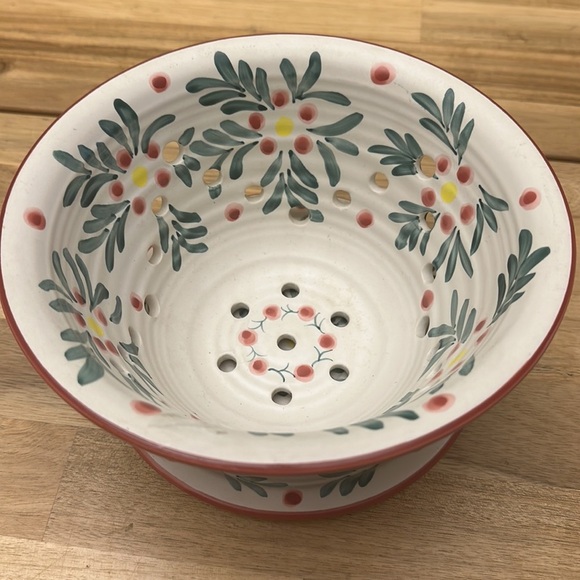 NEW DEBCO ⭐️  pottery colanderwith under plate - Picture 2 of 6
